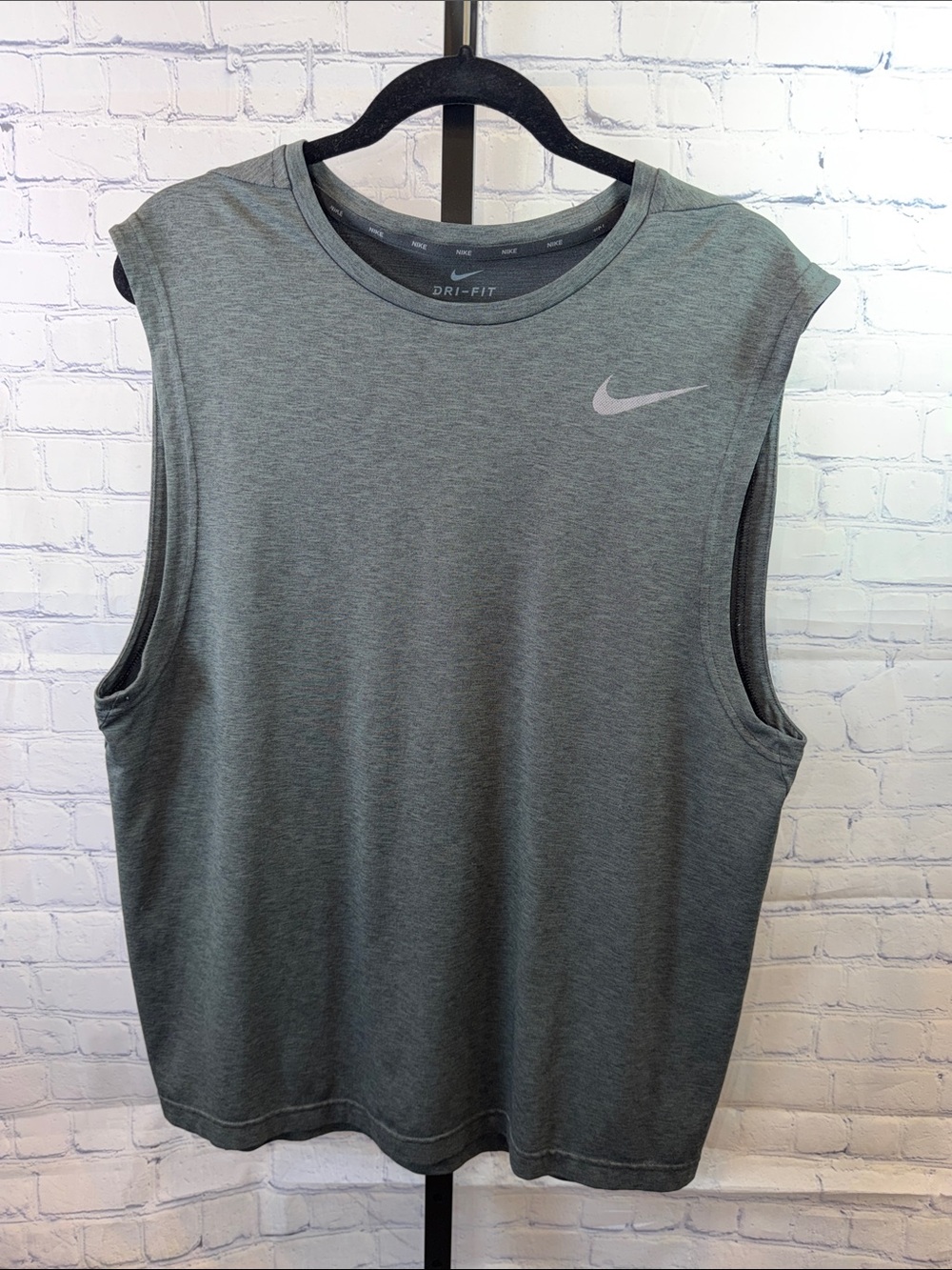 Nike Men's Sleeveless Dri-FIT Tank Top - Grey